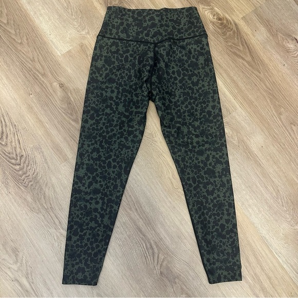 SAGE Green and Black Camouflage Leggings size M - Picture 4 of 4